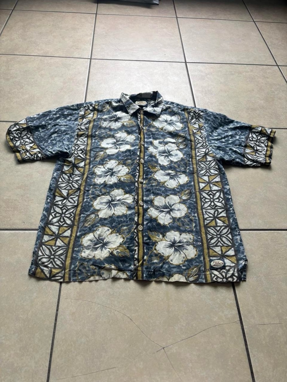 Tommy Bahama Men's Blue Floral Short-Sleeve Camp Shirt - Casual Button-Up size M